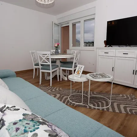 Sunsetview Apartment With Balcony Split Exterior photo