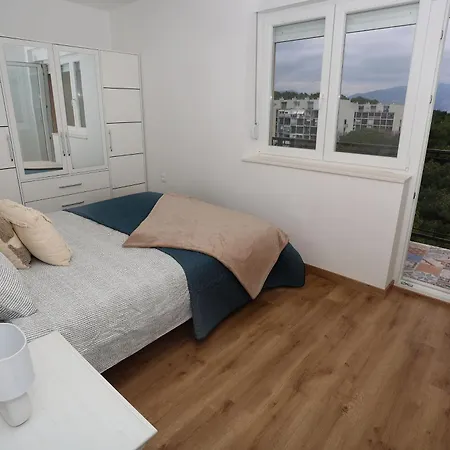 Sunsetview Apartment With Balcony Split Exterior photo
